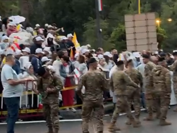 حشود شعبية واستنفار أمني على طريق بعبدا لاستقبال البابا لاوون الرابع عشر