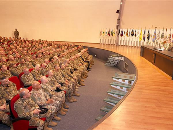 هيكل في اجتماع لأركان القيادة وقادة الوحدات: الجيش متماسك رغم [...]