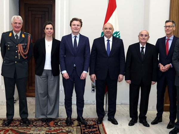 عون لوزير الدفاع الهولندي: مصلحة أوروبا أن يكون لبنان مستقرّاً