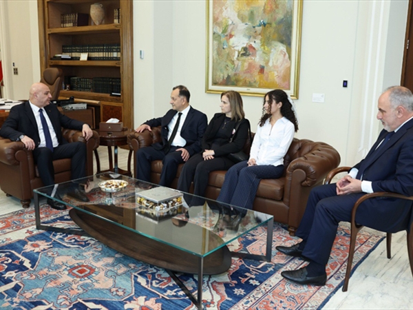 عائلة إيليو في بعبدا... عون: التحقيقات مستمرّة حتى جلاء الحقيقة