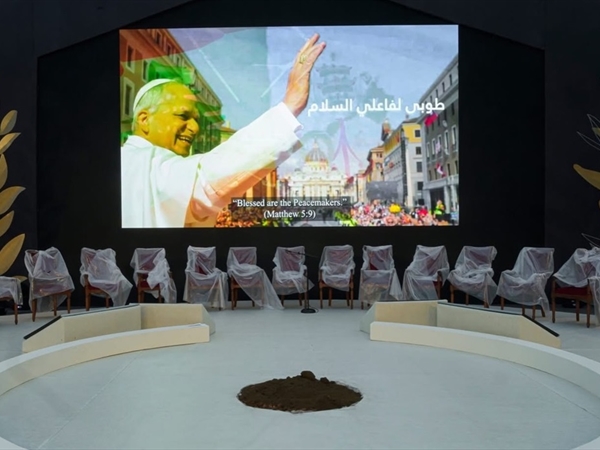 بالصور-بيروت تستعدّ لاستقبال الحبر الأعظم: منصة كبرى وقداس في الواجهة البحرية