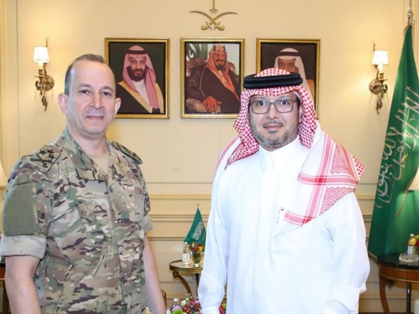 السفير السعودي استقبل قائد الجيش... وبحث في الإجراءات جنوباً