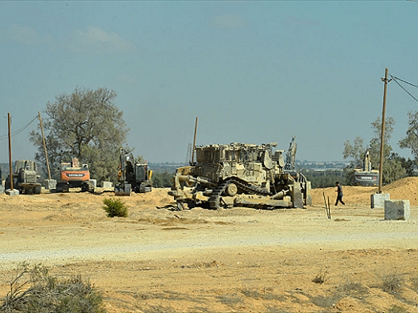 إدخال معدات ثقيلة إلى غزة بالمرحلة الثانية ومواجهات مستمرة في الضفة