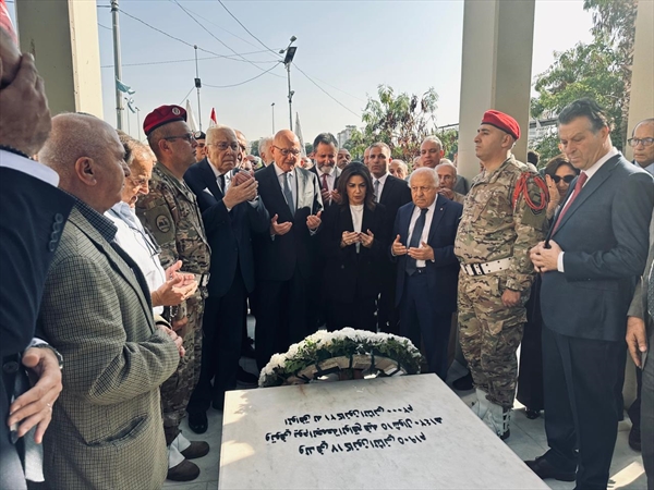 تكريم رجالات الإستقلال في الذكرى 82 بأكاليل ووقفات إمتنان لعطاءاتهم