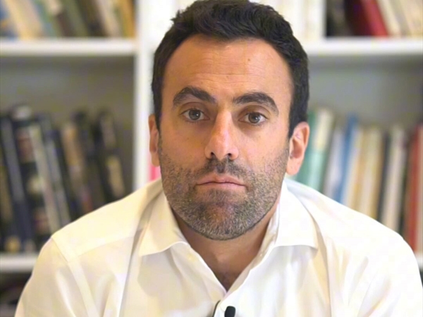 هو وهي 14-11-2025