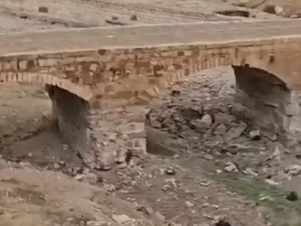 بالفيديو.. "ولا نقطة مياه" في نهر العاصي!