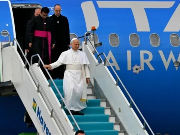 طائرة البابا تتأثّر بخلل "إيرباص إيه 320"... والزيارة الى لبنان قائمة!