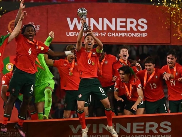 رونالدو يهنىء لاعبي منتخب بلاده للناشئين بعد تتويجهم بمونديال قطر [...]