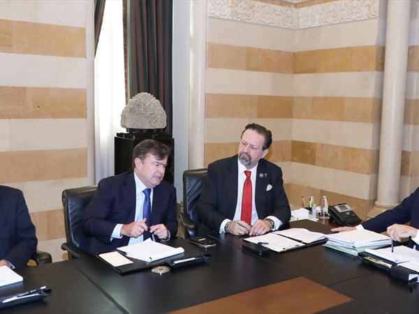 وفد الخزانة الأميركية في السراي