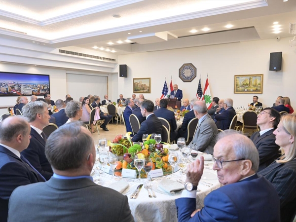 مخزومي أولم على شرف ديفيد هيل: بناء الدولة يبدأ بنزع سلاح الميليشيات