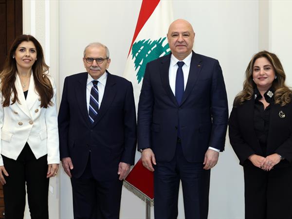 عون كلّف سيمون كرم ترؤس الوفد اللبناني إلى اجتماعات «الميكانيزم» رئاسة الجمهورية: التكليف تمّ بعد التنسيق والتشاور مع بري وسلام