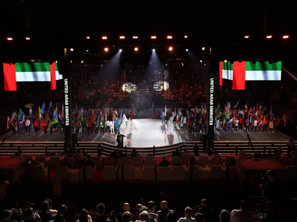 مونديال الملاكمة للرجال يوجه رسالة إبداع إماراتية للعالم في عيد الاتحاد..