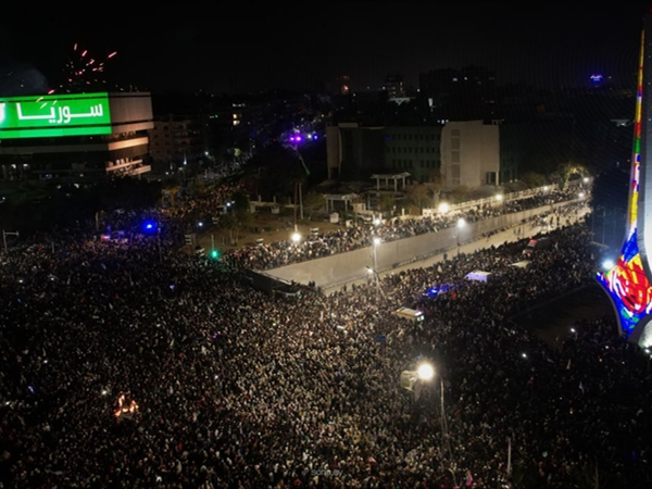 احتفالات في دمشق وأتراح في طهران