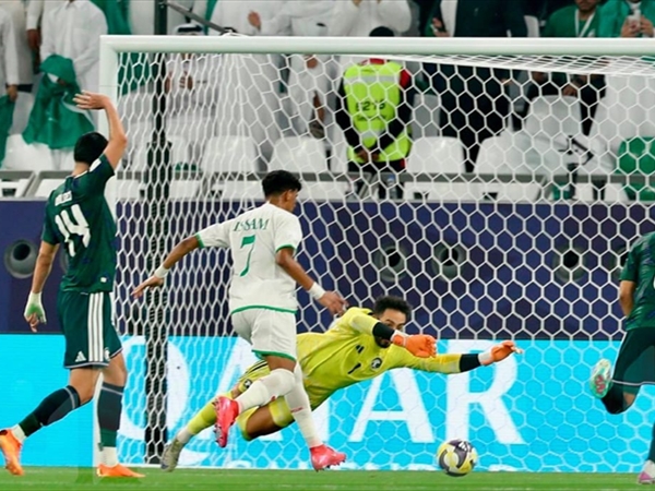 الدوسري يقود السعودية لتخطي عُمان بمنافسات كأس العرب في قطر..