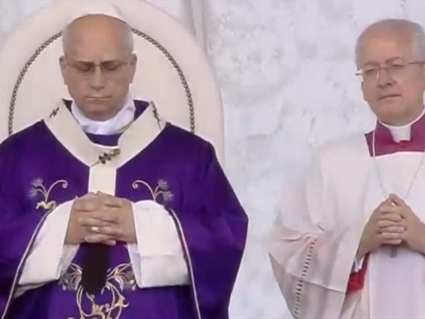 الحبر الأعظم بالقداس الإلهي: مدعوون إلى ألا نُصاب بالإحباط ونستسلم أمام الشر
