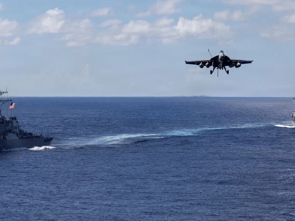 بمقاتلات وقاذفات.. طلعات جوية أميركية فوق ساحل فنزويلا