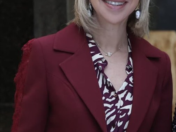 نِعمت عَون.. أُلْطُفوا بها يا عيون.. ويا نفوس