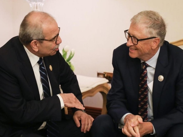 سلام يدعو بيل غيتس إلى زيارة بيروت!