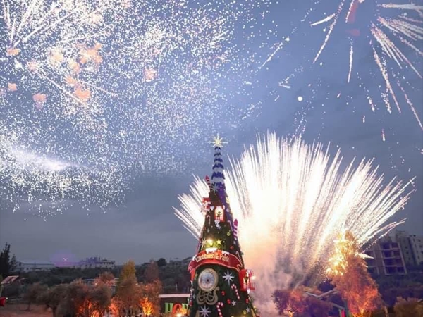 Christmas by the lake في بنشعي.. ومهرجانات دوما تدفىء ليالي جرود الشمال