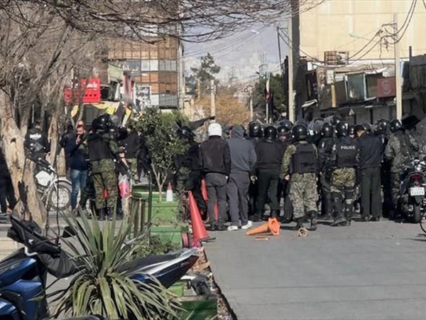 هبوط سعر العملة يُشعل الشارع الإيراني