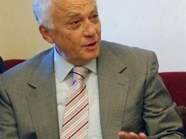 أحمد طبارة... عنوان للشفافية والجرأة، والصراحة الجارحة