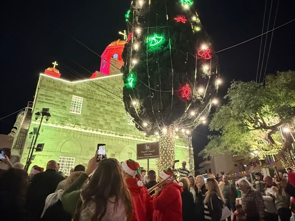 مغدوشة تُضيء زينة الميلاد  وتُطلق رسالة أمل رغم التحديات