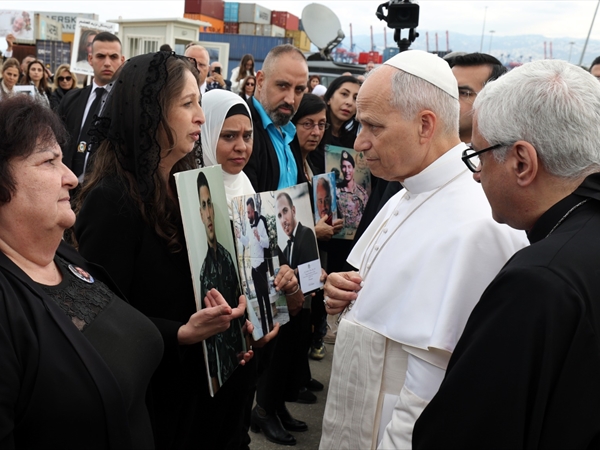 البابا مغادراً: دعوة إلى السلام  ونزع السلاح.. والفاتيكان يتواصل مع البيت الأبيض