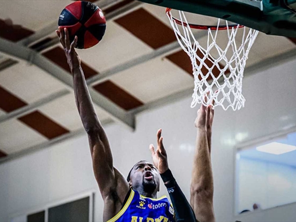 النادي الرياضي يهزم المعهد الانطوني ويعزز صدارته السلوية بفوز ثامن..