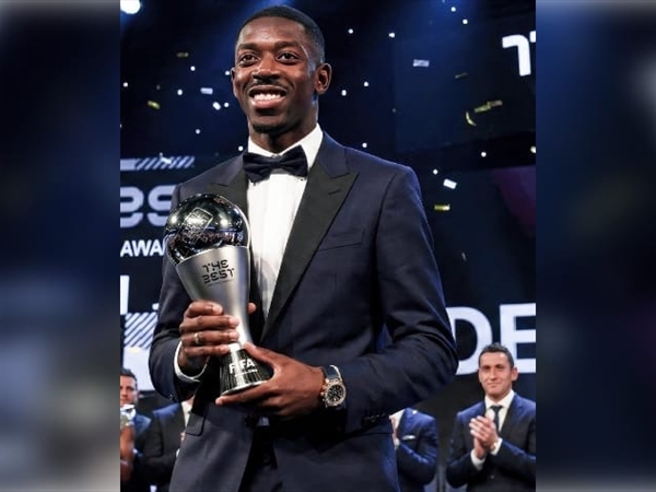الفرنسي عثمان ديمبيلي يفوز بجائزة الفيفا لأفضل لاعب بالعام 2025..