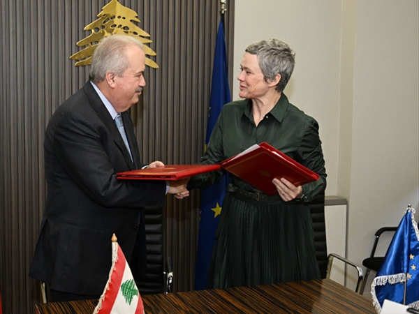 جابر وقَّع مع دو وال اتفاقيات تمويل من الاتحاد الأوروبي