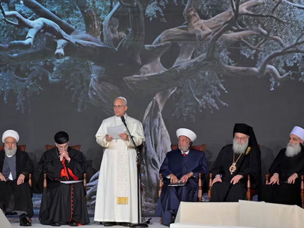 البابا يتوِّج زيارته الراعوية بلقاء حوار الأديان في ساحة الشهداء: الوحدة والمصالحة والشراكة والسلام أمر ممكن في لبنان