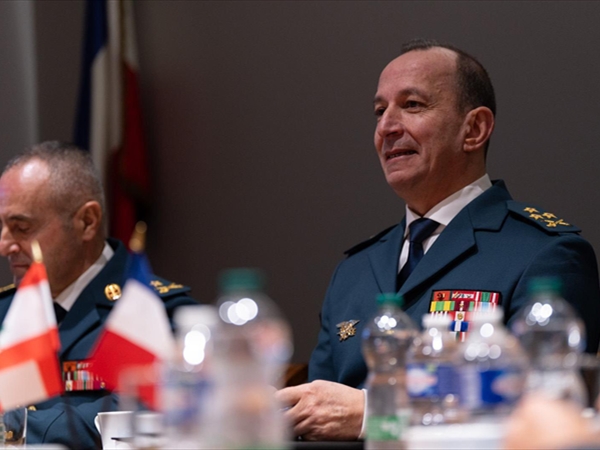 مؤتمر باريس تجديد الثقة بدور الجيش  لنزع السلاح