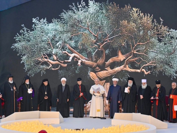 بالصور .. أيام تاريخية للبابا لاوون.. صلاة وحوار من أجل السلام للبنان