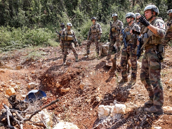 هآرتس: تقديرات إسرائيلية بأن حزب الله لن ينزع سلاحه