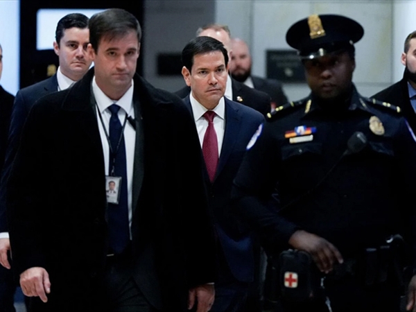 واشنطن تلوِّح بمصادرة بواخر نفط فنزويلية مجدَّداً