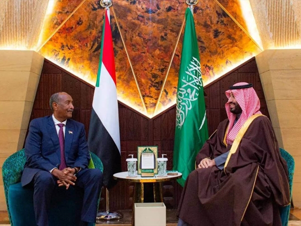 ولي العهد السعودي والبرهان يناقشان أحداث السودان