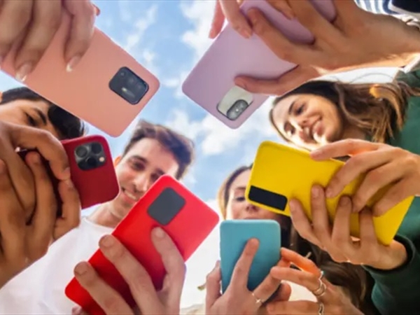 الأجيال الرقمية .. جيل Z يمثل 32٪ من سكان العالم ويُعتبر جزءًا أساسيًا من الاقتصاد الرقمي الحديث