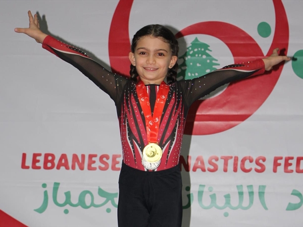 انجاز بالجمباز لبطلة لبنان جنى حاسبيني