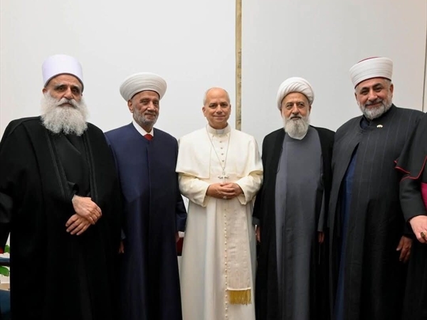البابا يناقش الأوضاع اللبنانية مع الرؤساء الروحيِّين المسلمين والخطيب يرفع إليه رسالة حول رؤية الطائفة الشيعية