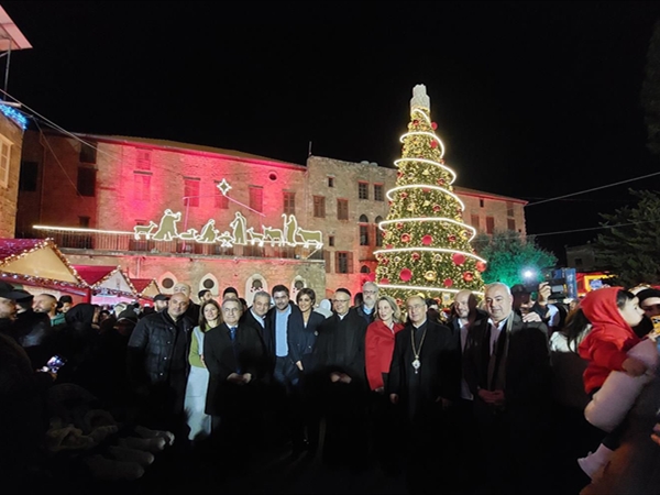 صيدا تحتفل بالميلاد: قرية ميلادية ومشاهد ضوئية تعكس الفرح والتلاقي