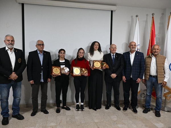 الأولمبية اللبنانية كرّمت البطلات الفائزات بميداليات آسياد الشباب والتضامن الإسلامي..