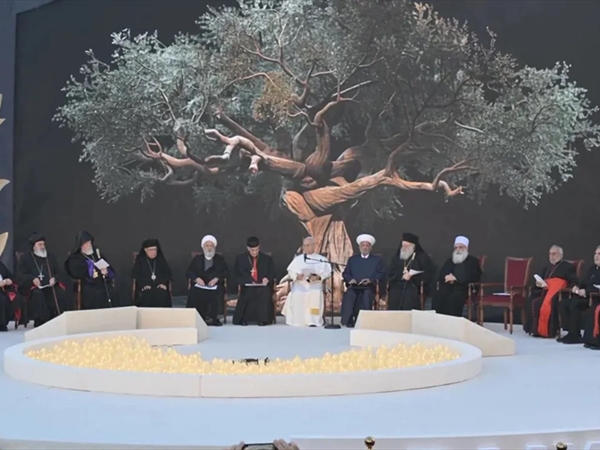 زيارة البابا إلى لبنان كمنديل القديسة فيرونيكا... فرنجيه حاضرٌ  بعيداً من "البروتوكول" ممثلاً "ملح" اللبناننين