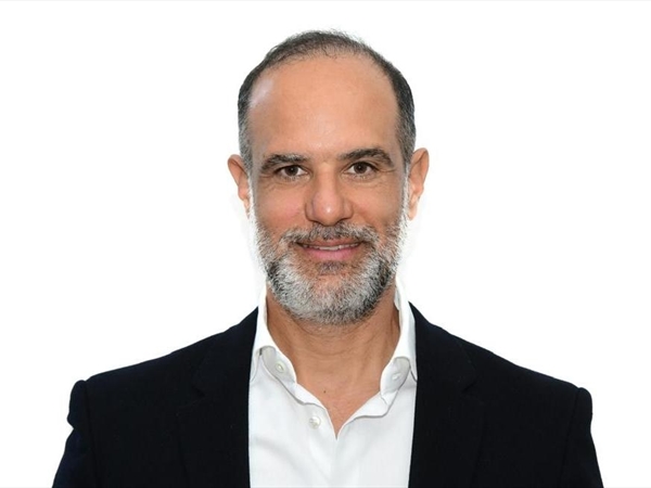 هو وهي 19-12-2025