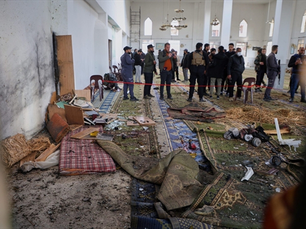 دمشق تتعهد بملاحقة أيادي التخريب بعد إنفجار المسجد في حمص [...]