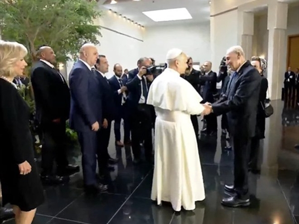 الرؤساء الثلاثة يودعون البابا لاوون الرابع عشر في مطار بيروت