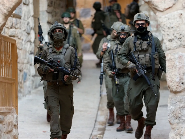 الإحتلال يمزِّق المناطق الفلسطينية في الضفة وغزَّة بين انهيارات المنازل [...]