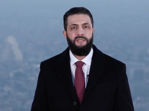 الشرع يهنِّئ الشعب السوري برفع العقوبات الأميركية