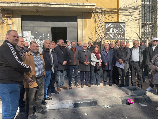 روابط التعليم الرسمي في الشمال تعتصم أمام مالية طرابلس: للمطالبة بزيادة الرواتب وضمّ التقديمات إلى الأساس