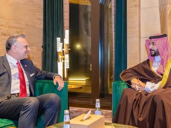 خالد بن سلمان وبولس يبحثان أحداث المنطقة وفرص إحلال السلام