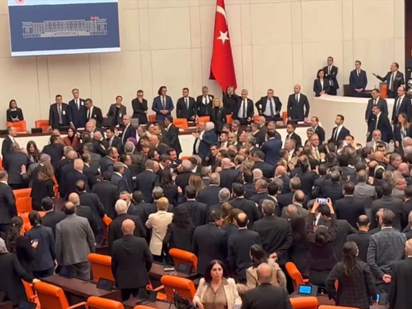 إشكال وتضارب داخل البرلمان